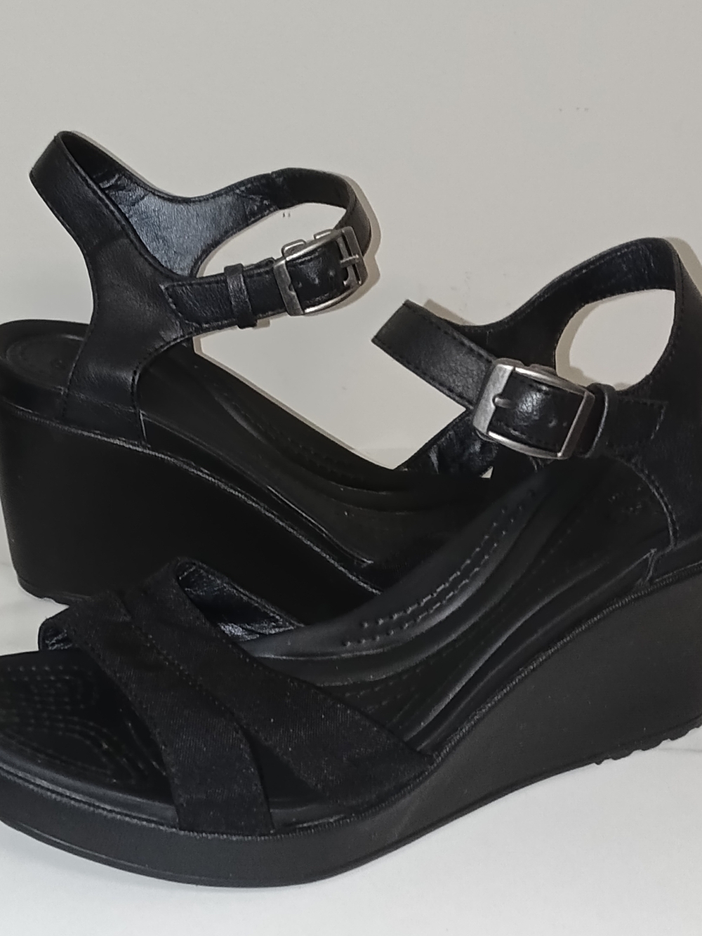 CROCS Leigh Black Ankle Buckle Adjustable Strap Wedge Comfort Sandals Women's 8